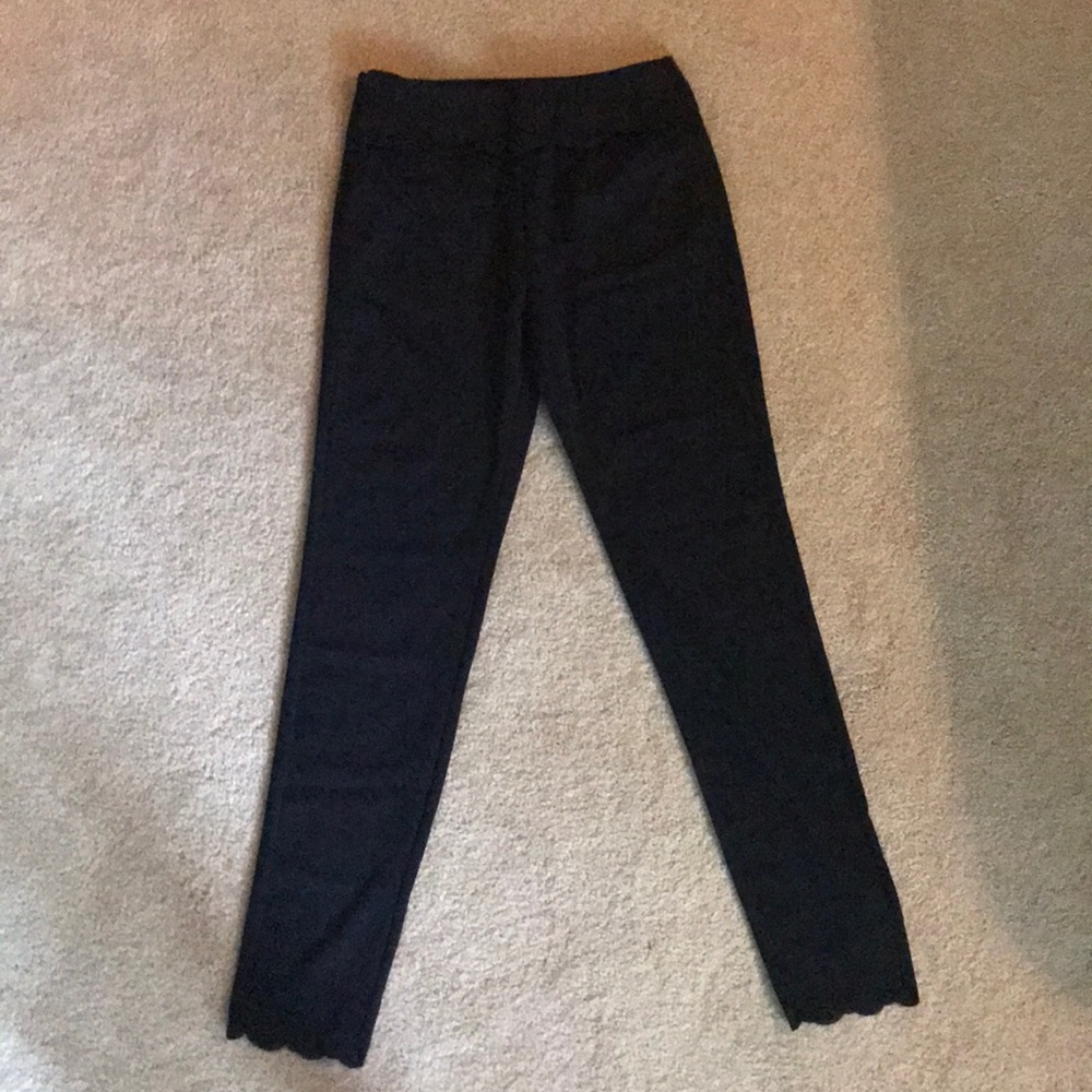 Black scallop-trimmed pants